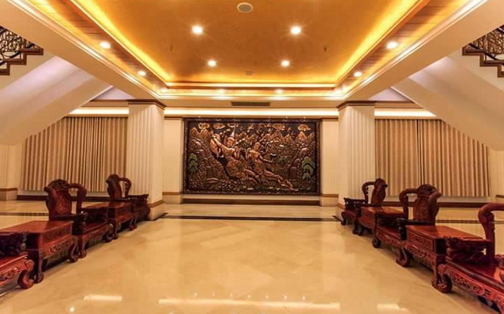 Отель Golden 4*